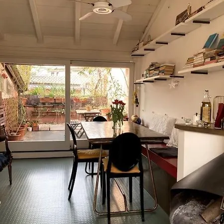 Lägenhet Attic With Terrace And Chimney *